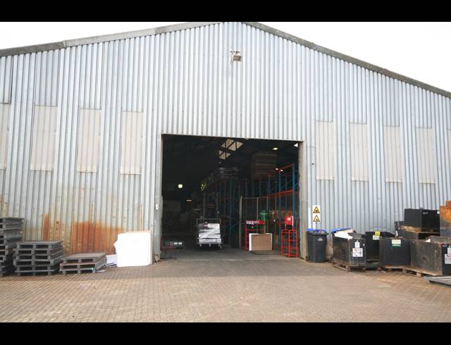 2,318M² FACTORY TO LET IN EPPING INDUSTRIAL